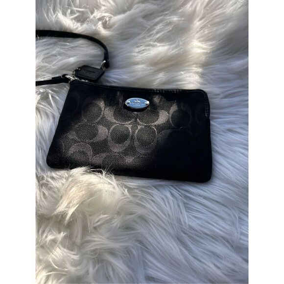 Coach black wristlet older style clutch card wallet purse - Picture 1 of 6